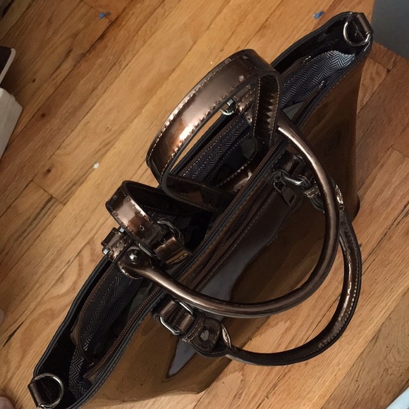 Exquisite color NEW patent leather bag- ignore reflections - no stains or marks - Picture 3 of 8